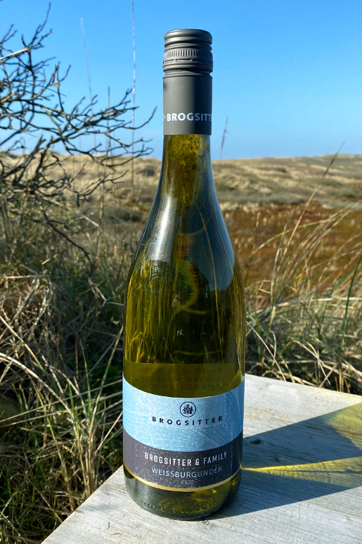 2022 Brogsitter Weissburgunder "Brogsitter and Family" 0,75l 2022 Brogsitter Weissburgunder "Brogsitter and Family" 0,75l