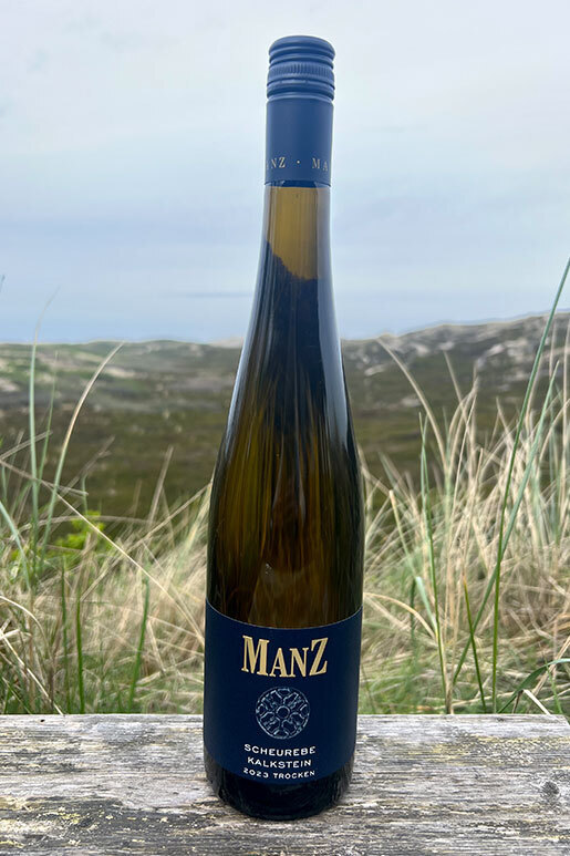 2023 Manz Scheurebe trocken "Kalkstein" 0,75l 2023 Manz Scheurebe trocken "Kalkstein" 0,75l